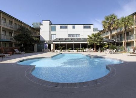 Amerihome Inn & Suites Houston Airport North Exterior photo